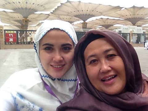 6 Pesona Meggy Diaz dalam balutan hijab, pedangdut seksi gebetan Tukul