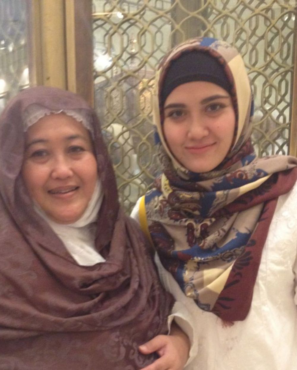 6 Pesona Meggy Diaz dalam balutan hijab, pedangdut seksi gebetan Tukul