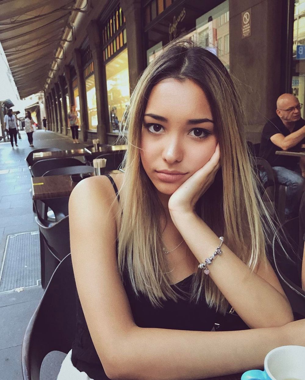 10 Pesona Annisa Rawles, kakak Amanda Rawles yang manis dan eksotis