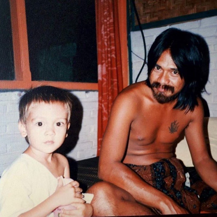 Unggah foto masa kecil, Luna Maya dibilang mirip anak Ringgo Agus