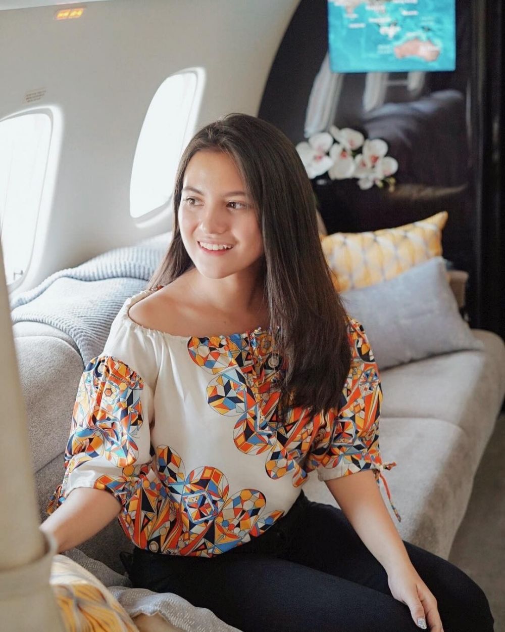 Bergaya hidup mewah, begini 7 penampakan jet pribadi Maia Estianty