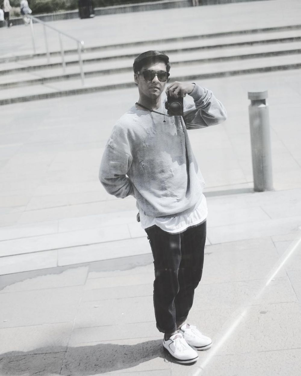 7 Gaya OOTD ala Ricky Harun untuk inspirasi outfit saat ngabuburit