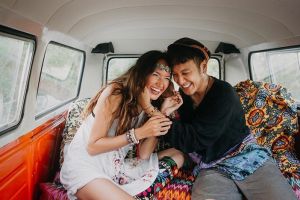 6 Potret prewedding Nadine dan Dimas Anggara, seru bergaya bohemian