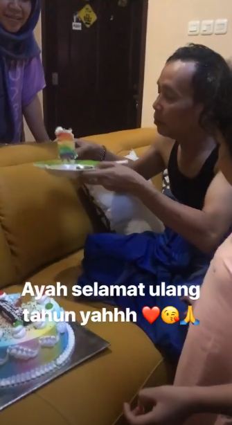 Meski Tajir, ultah Abdul Rozak ayah Ayu Ting Ting dirayakan sederhana