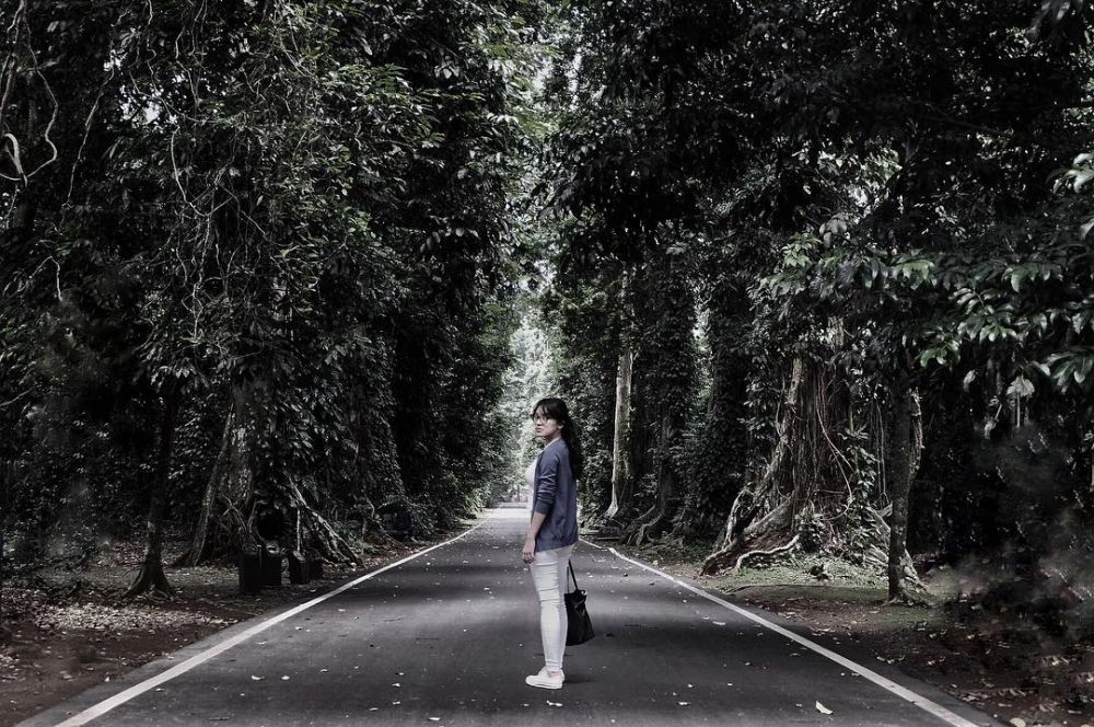 10 Gaya OOTD Nadia Soekarno, broadcaster cantik putri Soraya Haque