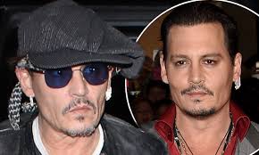 Makin tua, foto terbaru Johnny Depp bareng fans ini bikin pangling