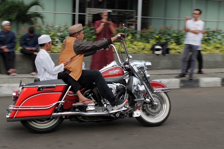 Begini keseruan para anak yatim ngabuburit sambil naik moge   