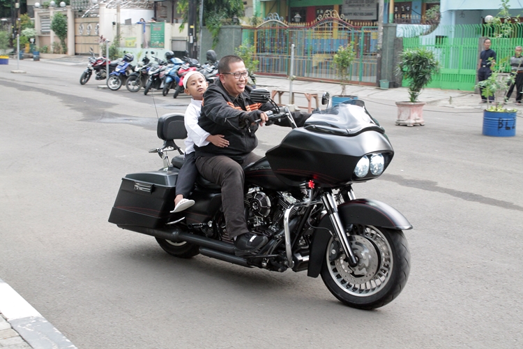 Begini keseruan para anak yatim ngabuburit sambil naik moge   