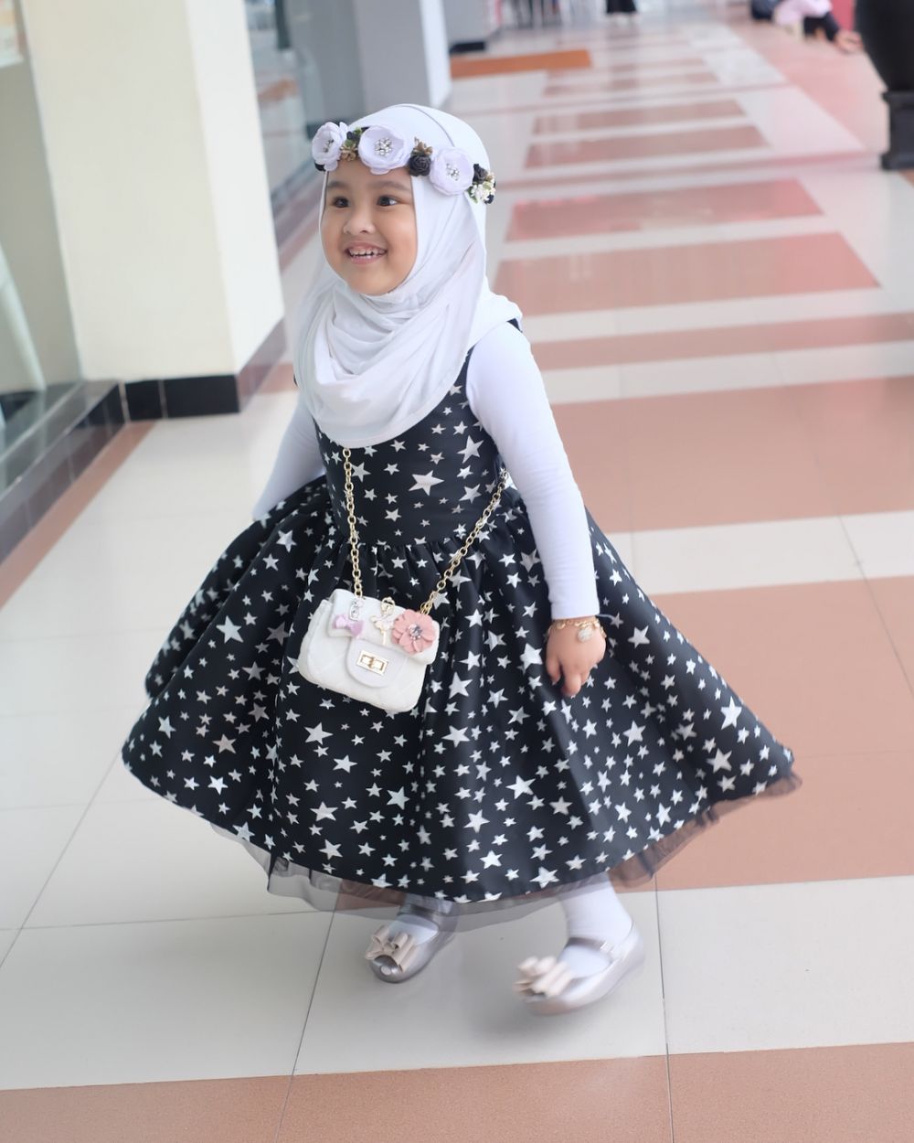 10 Potret gemas Saufa Adzkia Rahman, hijaber cilik yang fashionable