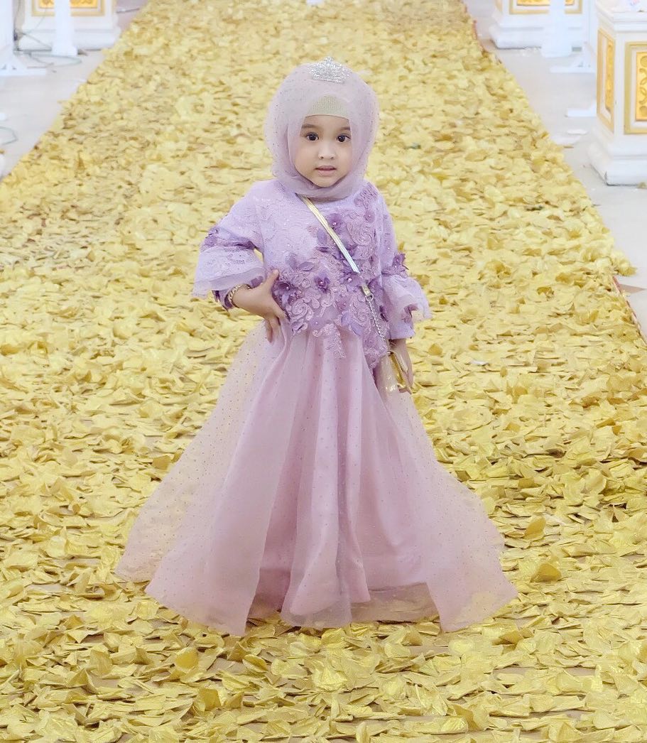10 Potret gemas Saufa Adzkia Rahman, hijaber cilik yang fashionable