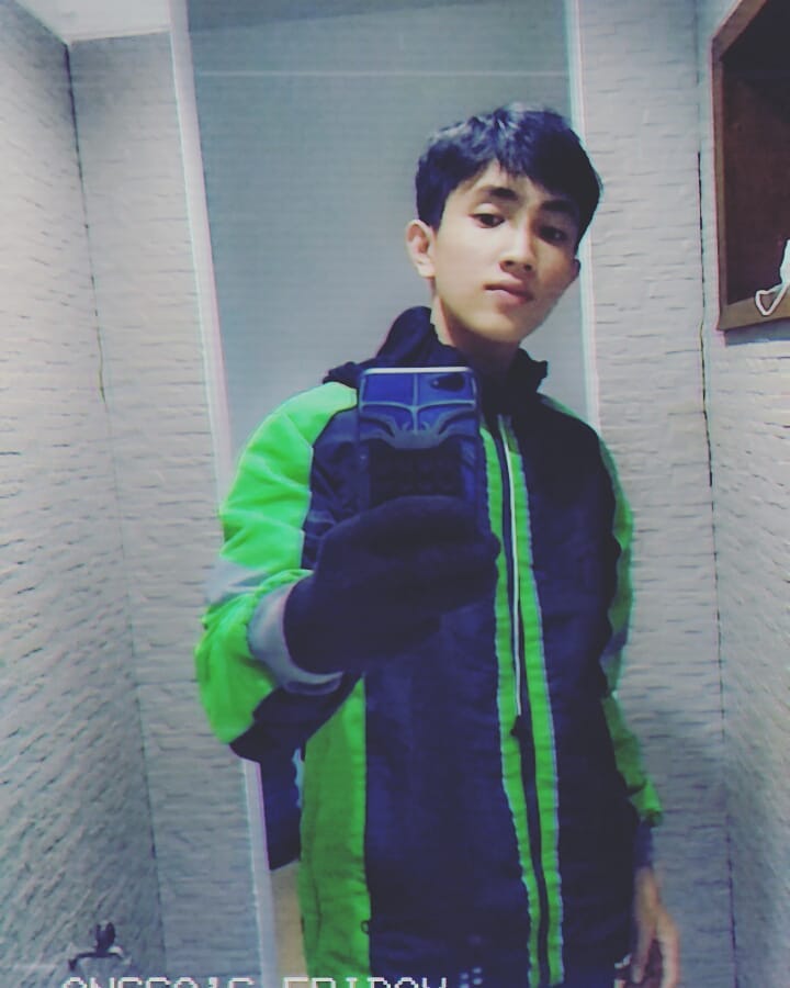 Ini 7 potret driver ojol yang dibilang lebih ganteng dari Bryan Domani