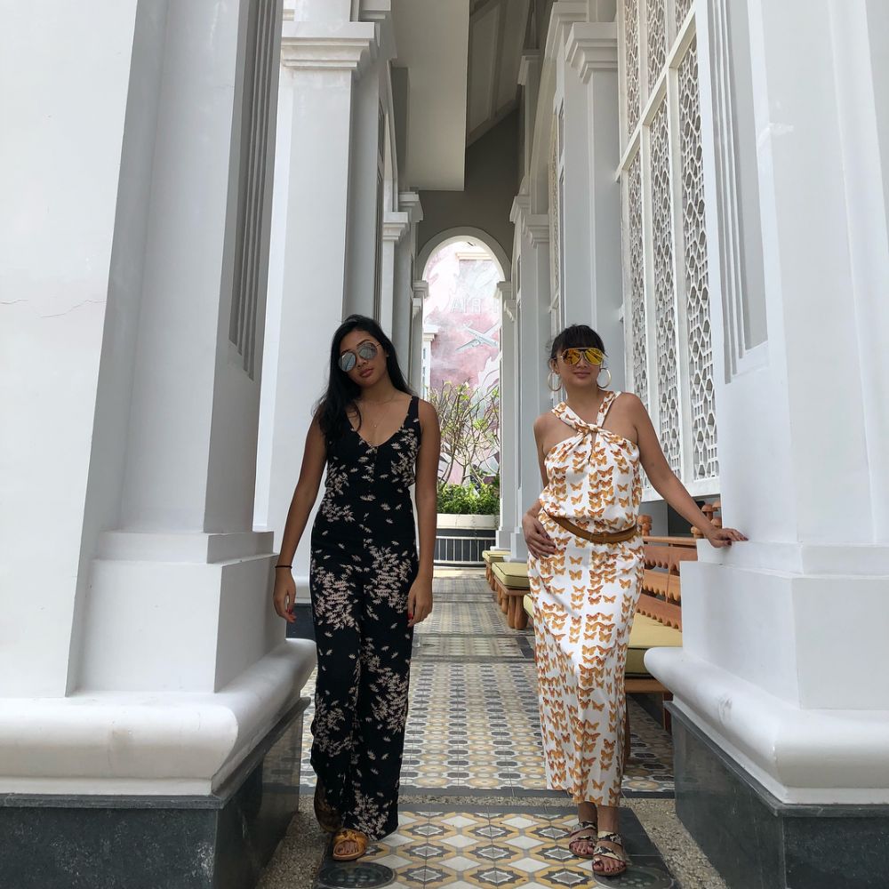 11 Gaya glamor Tata Cahyani, mantan istri Tommy yang makin menawan