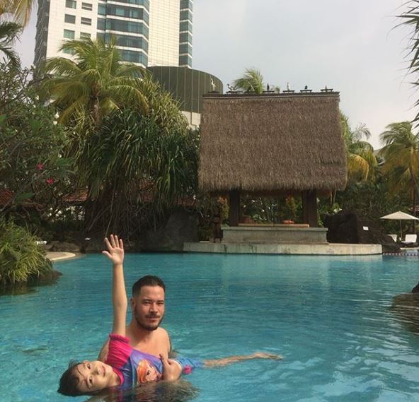 Curhat Nafa Urbach soal hubungan Zack Lee dan putrinya ini bikin haru