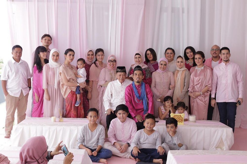 10 Momen kebersamaan Olla Ramlan dengan abahnya semasa hidup