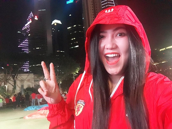 10 Potret ini buktikan kalau Via Vallen fans berat Manchester United