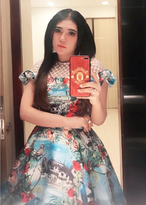 10 Potret ini buktikan kalau Via Vallen fans berat Manchester United