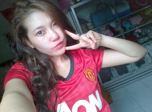 10 Potret ini buktikan kalau Via Vallen fans berat Manchester United