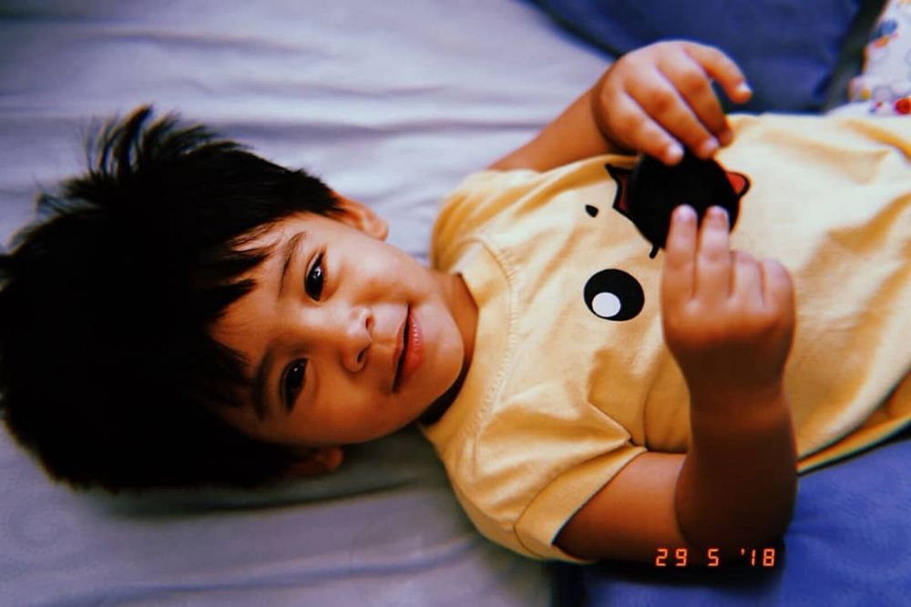 8 Potret gemas Mikhail Zayn, putra Eriska Rein yang ganteng abis