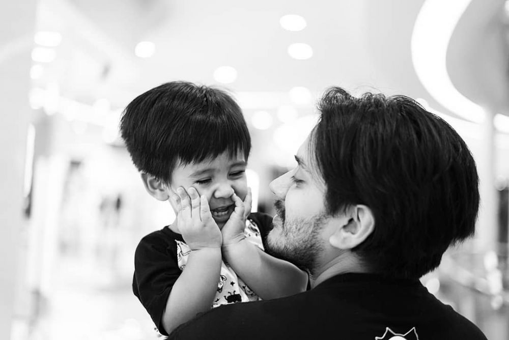 8 Potret gemas Mikhail Zayn, putra Eriska Rein yang ganteng abis