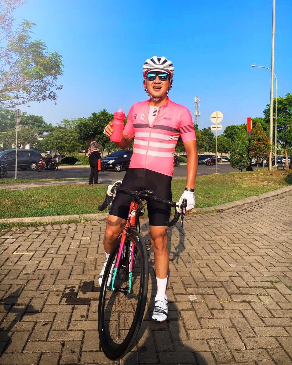 10 Potret Agus Kuncoro, pesinetron yang gila bersepeda