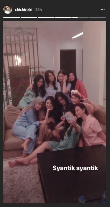 Anissa Aziza & sahabatnya buka puasa pakai piyama, ini 6 momen serunya