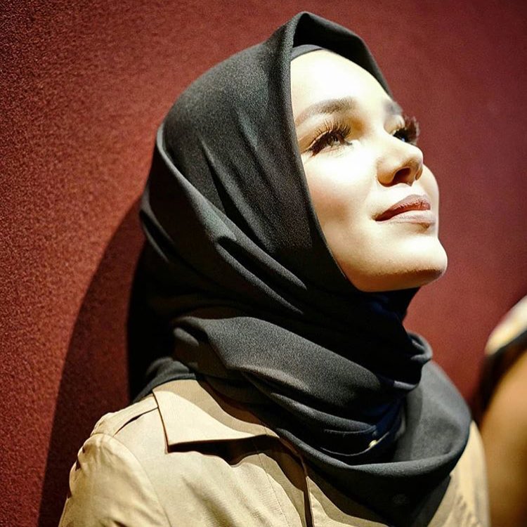 5 Gaya makeup ala Dewi Sandra ini bisa jadi inspirasi saat Lebaran