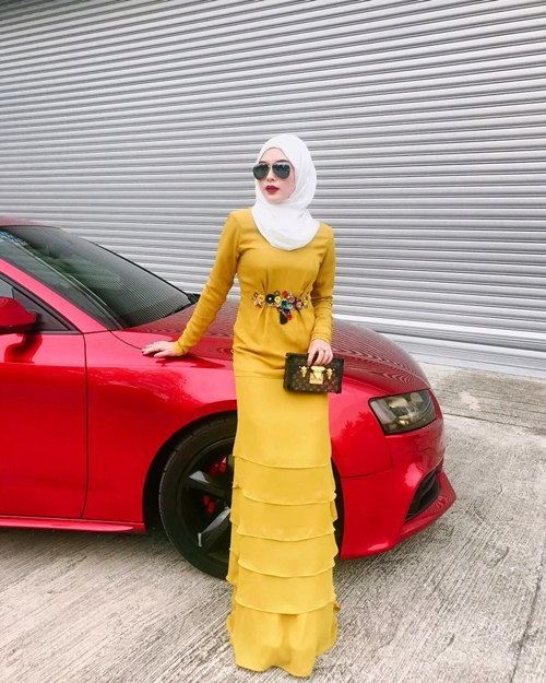 10 Ide outfit Lebaran simpel nan elegan ala Ayana Moon hijaber Korea