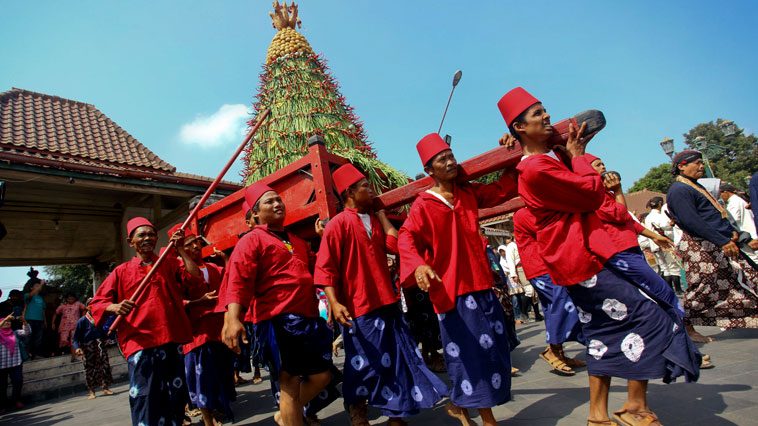 10 Tradisi Lebaran di berbagai daerah Indonesia, indahnya kebersamaan