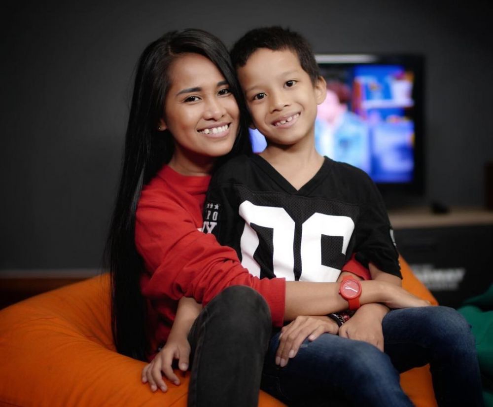 Resmi bercerai, 4 seleb ini jalani momen Lebaran sebagai single parent