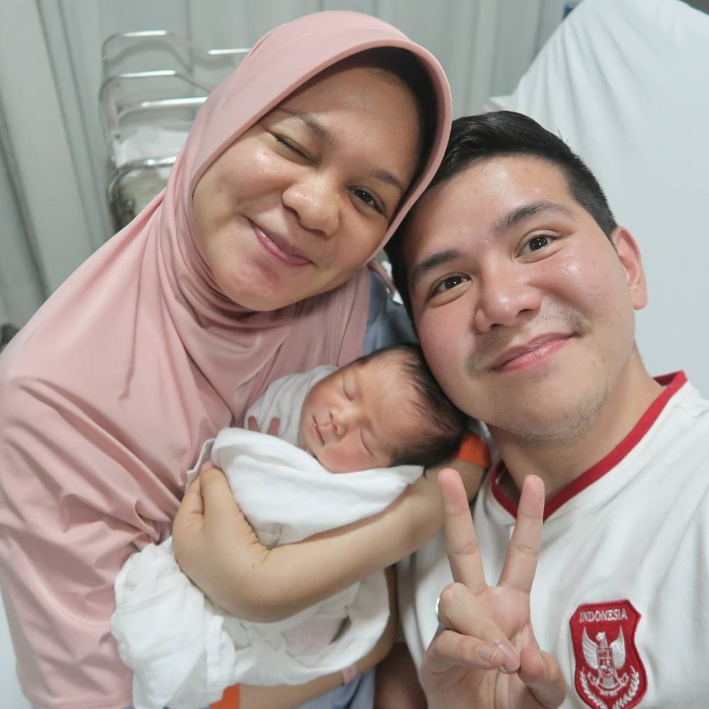 Dikaruniai anak pertama, perayaan Lebaran 11 seleb ini makin meriah