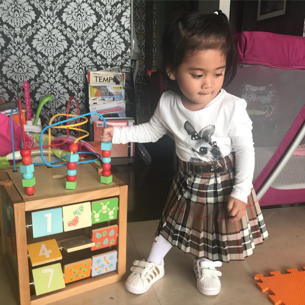 9 Potret kamar tidur Vania Athabina, anak adopsi Venna Melinda