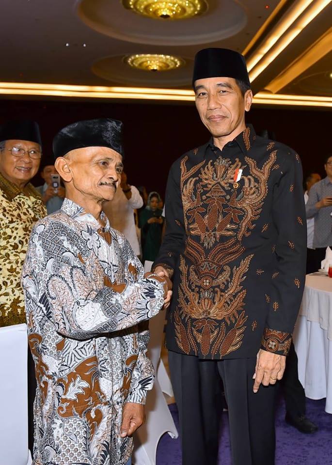 Bertemu Jokowi, permintaan tukang sampah jujur ini bikin nangis haru