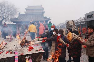 Bukan peti mati, kamu tak akan sangka tempat menaruh jenazah pria ini