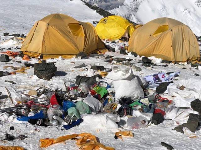 8 Potret miris tumpukan sampah di Gunung Everest, bikin ngelus dada