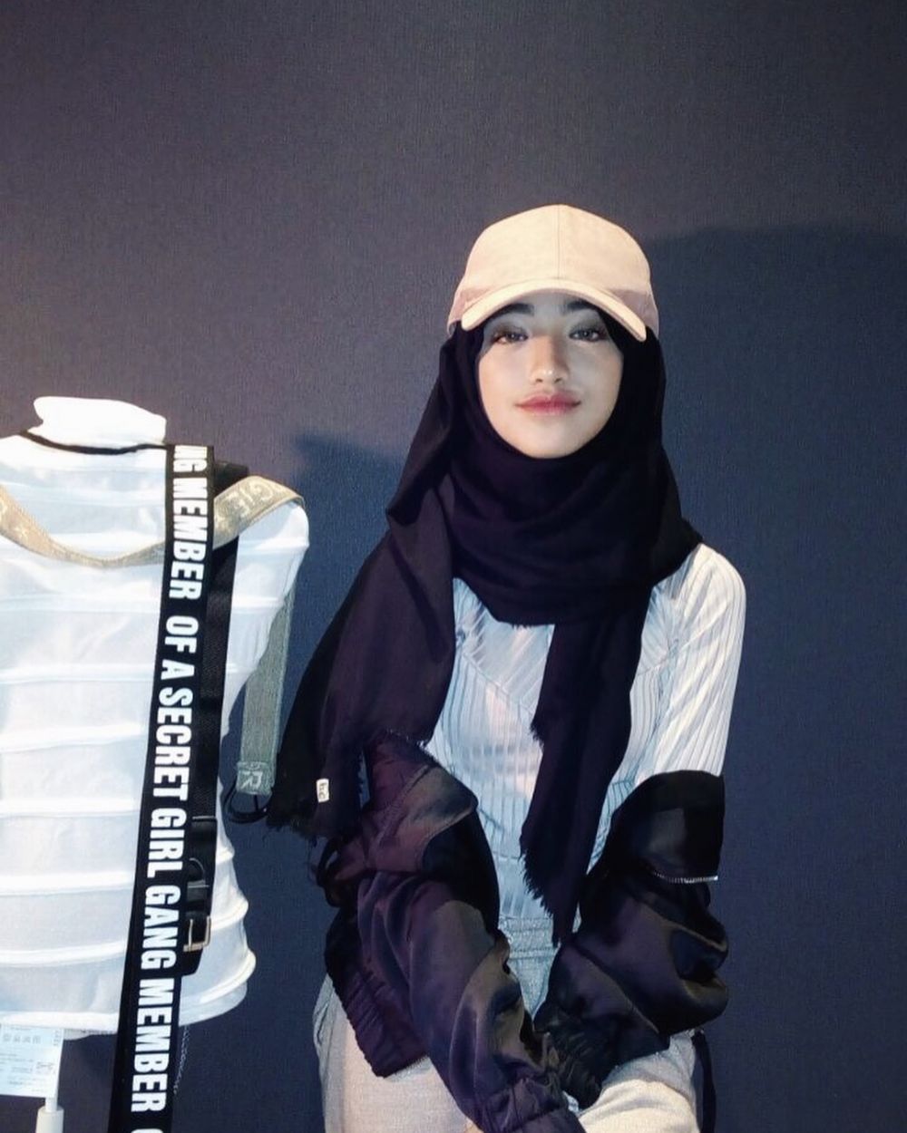 10 Pesona Shirin Al Athrus, hijaber cantik yang mirip Jessica Iskandar