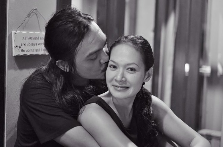 8 Momen mesra ala Stevi Item & istri, anak metal juga bisa romantis