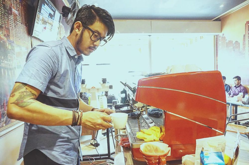 10 Aksi Muhammad Aga, wakil Indonesia di kejuaraan barista dunia 2018