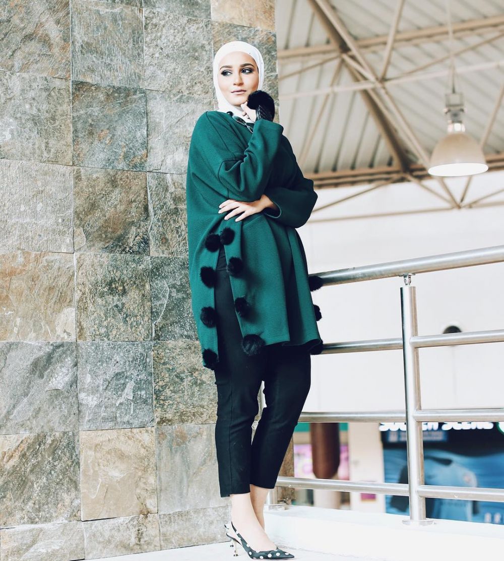 10 Gaya OOTD ala Dalal Al Doub, beauty blogger cantik dari Kuwait