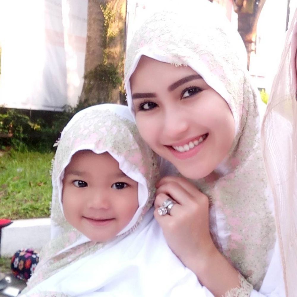7 Gaya menggemaskan Bilqis putri Ayu Ting Ting saat pakai hijab