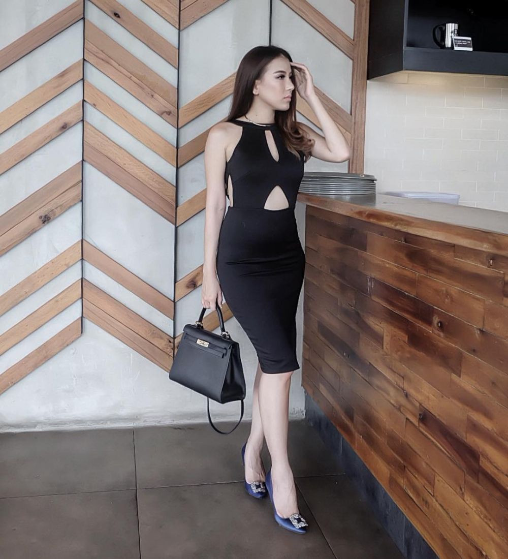 Adu gaya Angela & Crystal Oceanie, si cantik time keeper di Uang Kaget