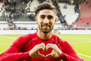 5 Pesepakbola Iran yang ketampanannya bikin kamu meleleh