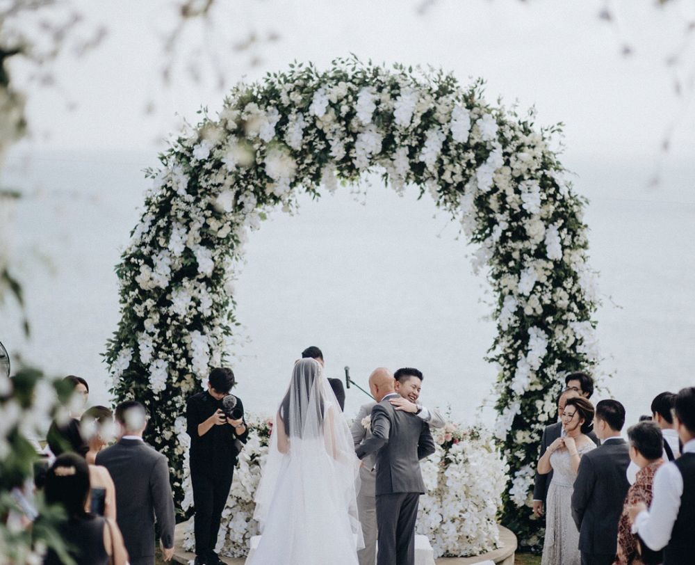 Resmi jadi istri dirut TV, ini 11 momen indah nikahan Ketrin Agustine