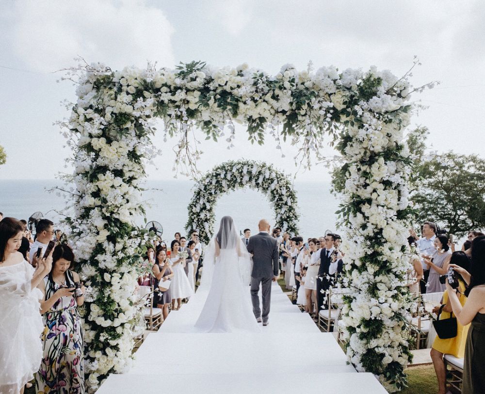 Resmi jadi istri dirut TV, ini 11 momen indah nikahan Ketrin Agustine