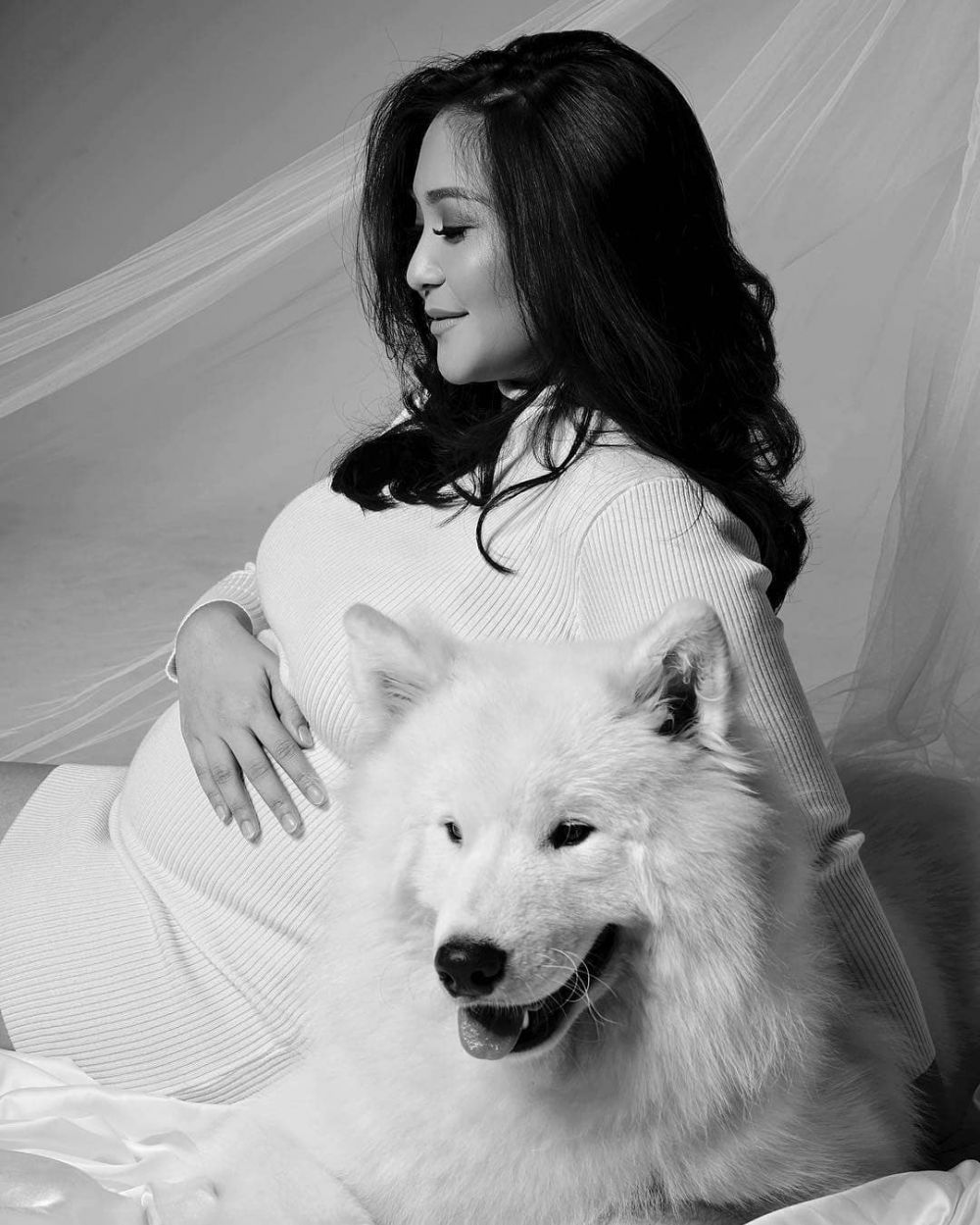 5 Potret maternity Caca Tengker, sederhana tapi penuh makna