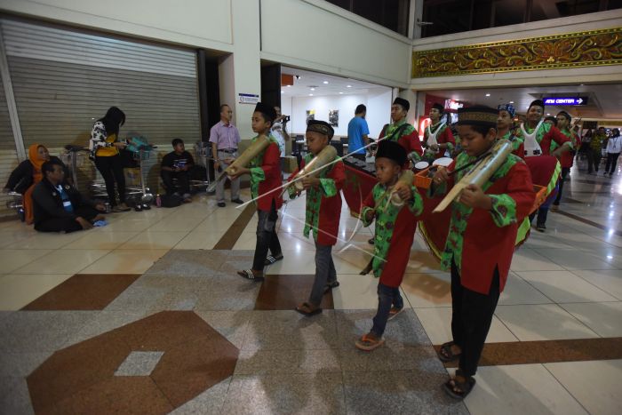 4 Tradisi unik malam takbir di Indonesia, ada yang di bandara