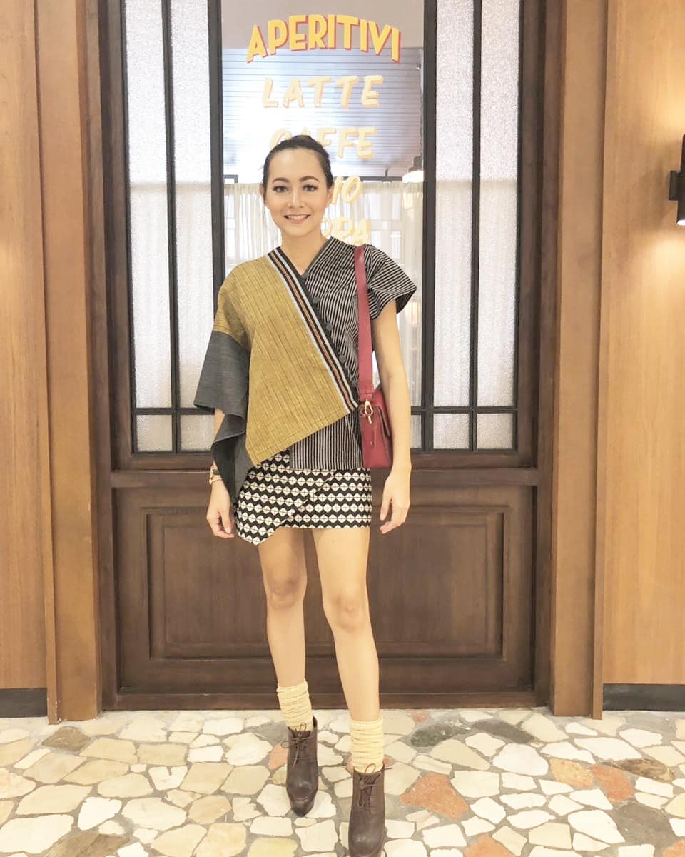 10 Gaya Dewi Rezer, punya 2 anak tapi masih kayak ABG