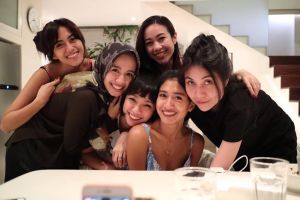 10 Potret Anekaria, geng Laudya Cynthia Bella yang kompak banget