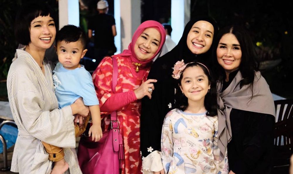 10 Potret Anekaria, geng Laudya Cynthia Bella yang kompak banget