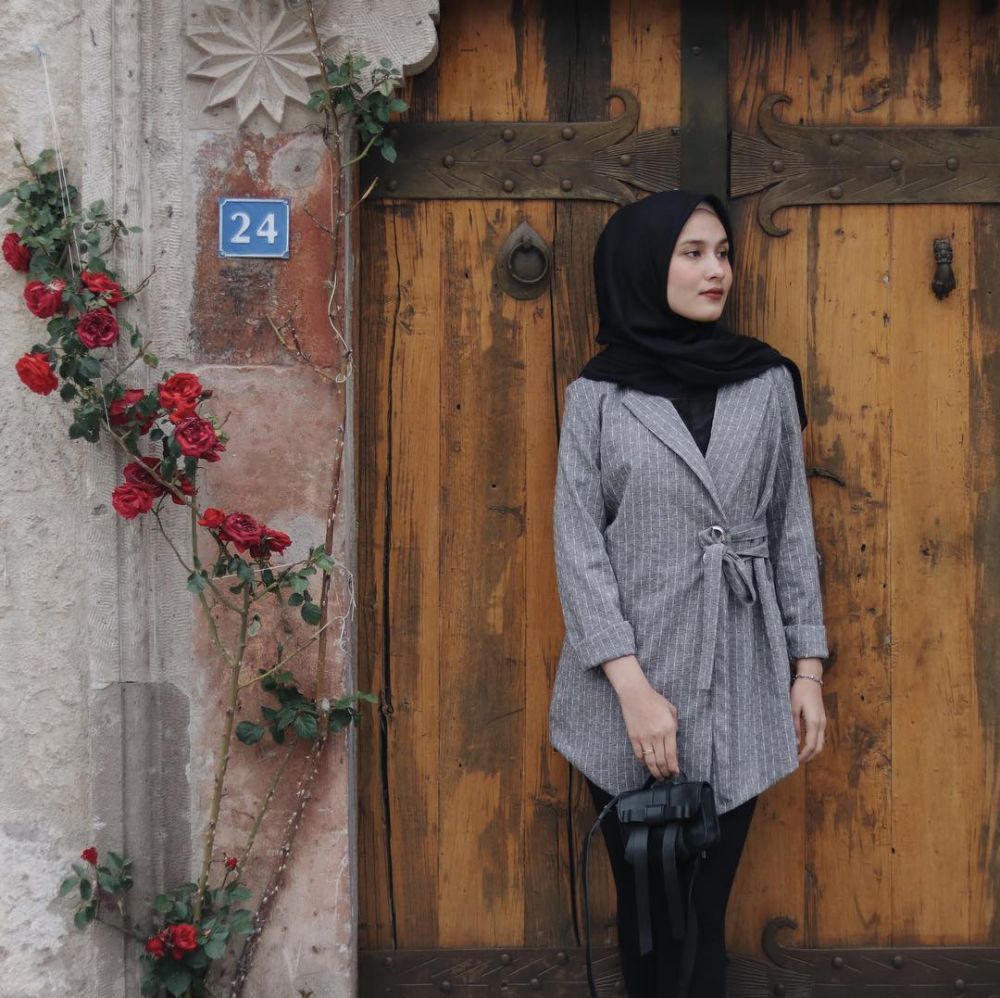 Tampil anggun saat lebaran? 8 outfit Dwi Handayani bisa jadi inspirasi