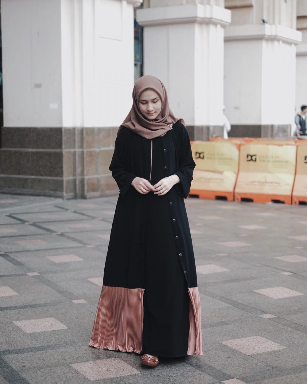 Tampil anggun saat lebaran? 8 outfit Dwi Handayani bisa jadi inspirasi